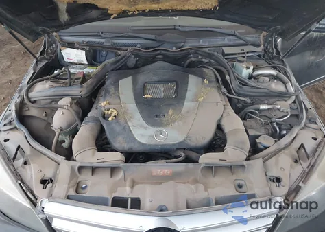 2011 Mercedes-Benz C 300 Luxury/Sport z USA, uszkodzony, nr VIN WDDGF5EB1BF632452